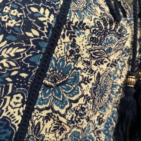 NWOT Warehouse One Blue and White Boho Floral Sleeveless Top - Picture 5 of 13